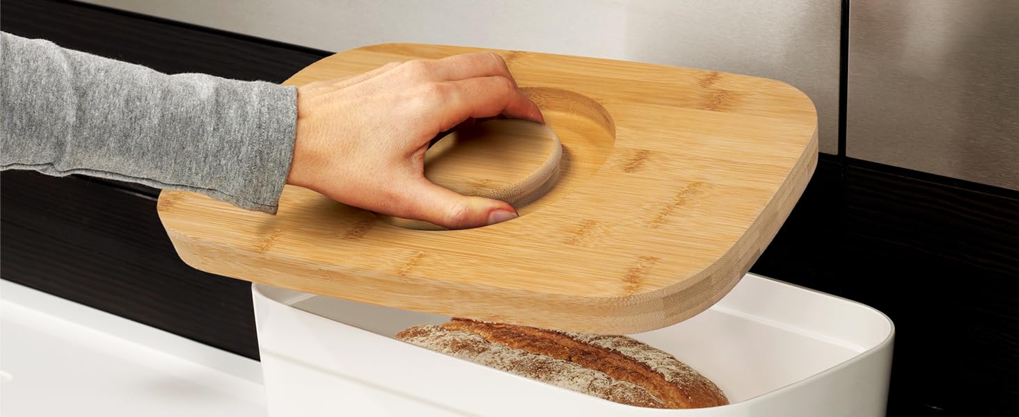 Хлебница пластиковая с разделочной доской из бамбука белая Bread Bin Joseph Joseph