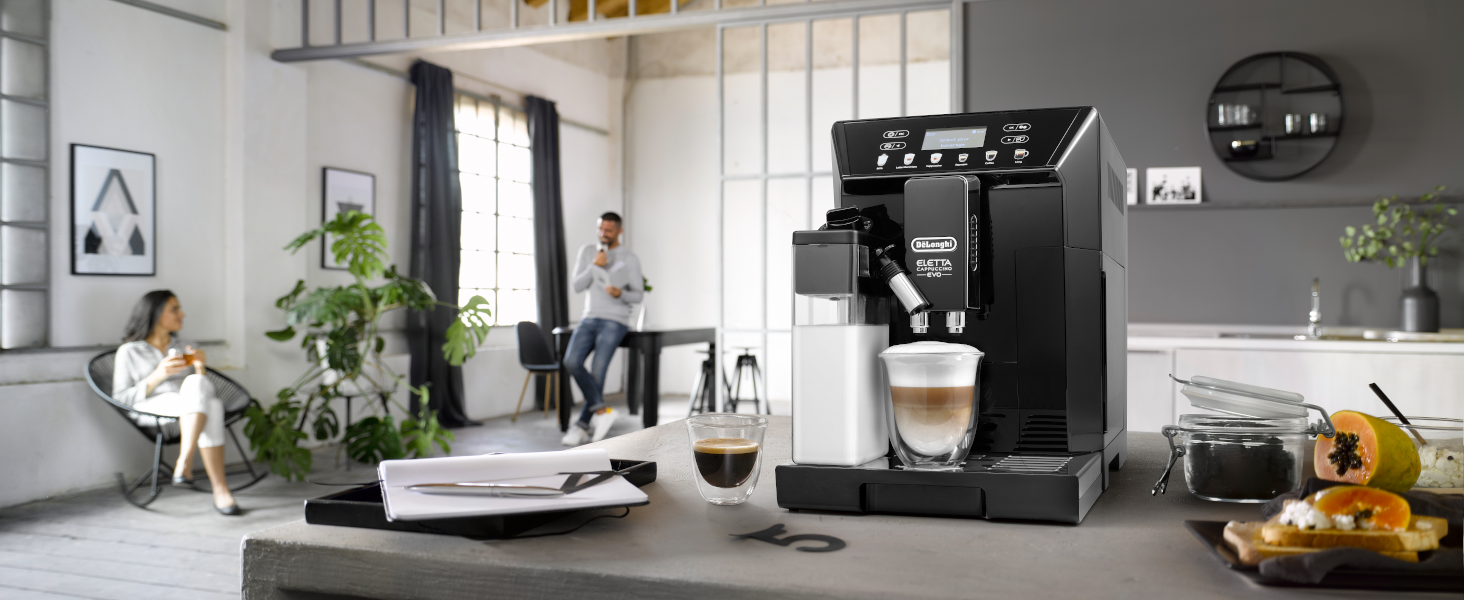 Кофемашина с системой подачи молока LatteCrema на 2 чашки, черная Eletta Evo De'Longhi