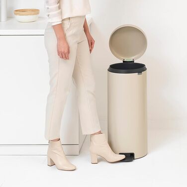 Мусорный бак с педалью 30 л Soft Beige NewIcon Brabantia