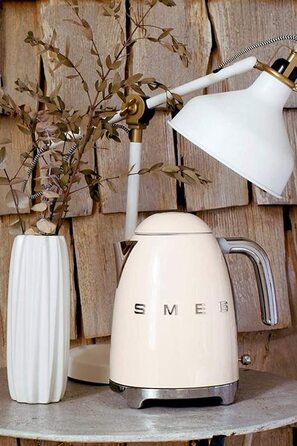 Электрический чайник 1,7 л 2400 Вт Cream Smeg