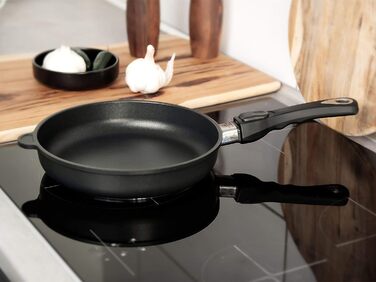 Сковорода 28 см AMT Gastroguss