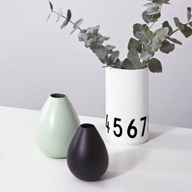 Ваза 15 см черная Royal Vase Design Letters