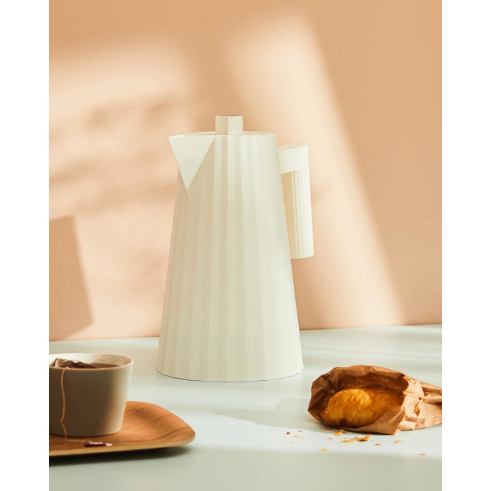 Электрический чайник из термопластичной смолы Alessi Plissé MDL06 W / 2400 Вт / 1,7 л