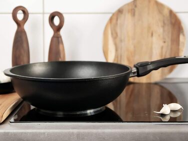 Вок-сковорода 32 см AMT Gastroguss