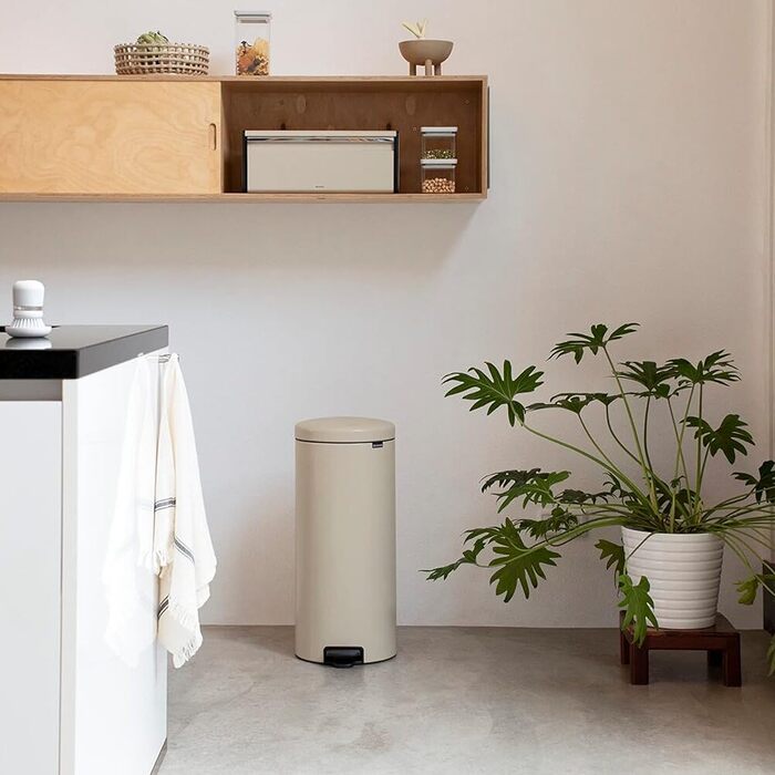 Мусорный бак с педалью 30 л Soft Beige NewIcon Brabantia