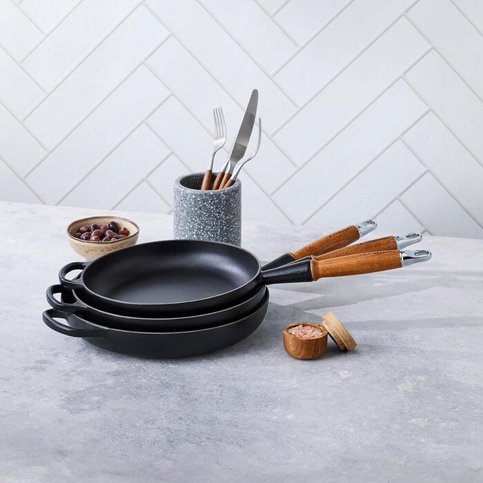 Чугунная cковорода 24 см Matt Black Signature Le Creuset