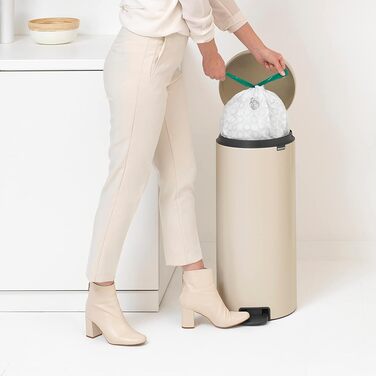 Мусорный бак с педалью 30 л Soft Beige NewIcon Brabantia