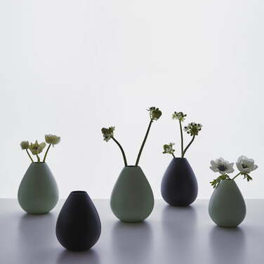 Ваза 15 см черная Royal Vase Design Letters