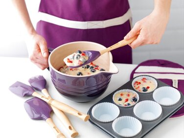 Лопатка-скребок силиконовая 31,8 см Chiffon Pink Le Creuset