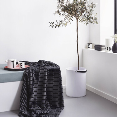 Ваза 15 см черная Royal Vase Design Letters