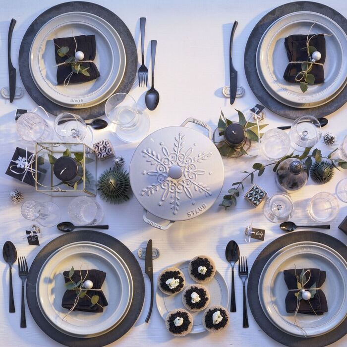 Жаровня 24 см Snowflake White Truffle Staub