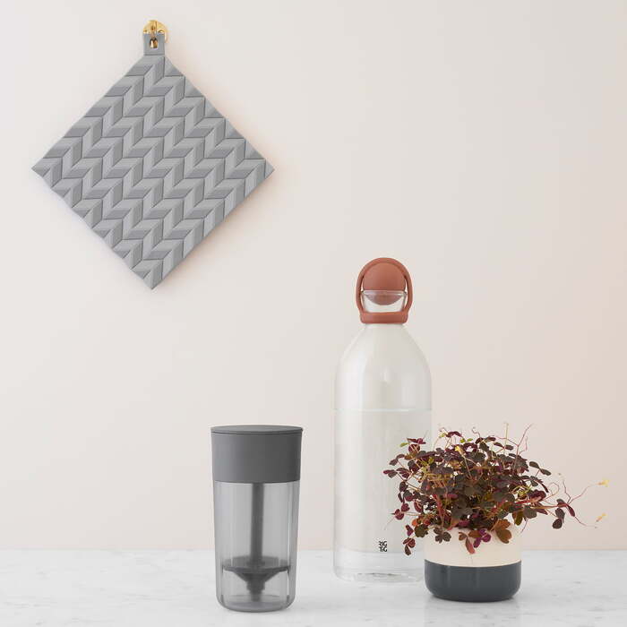 Бутылка для воды 1,5 л, розовая Cool It Rig-Tig by Stelton