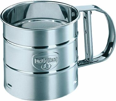 Кружка - сито для просеивания муки металлическая 350 г Back - Helfer Dr. Oetker